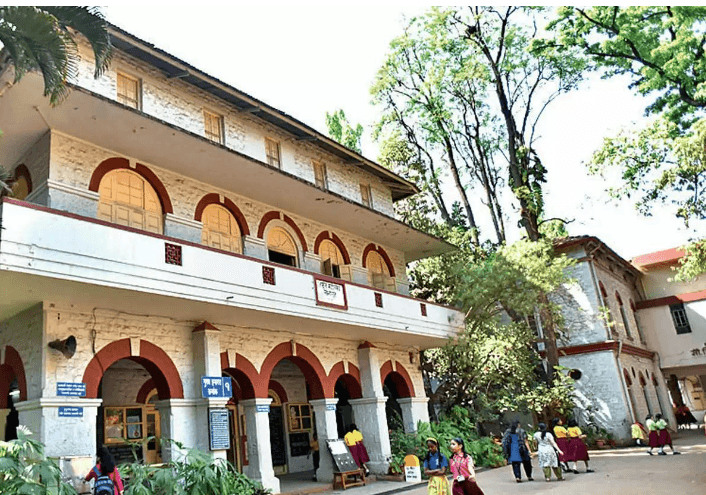 Huzurpaga Girls English Medium School ,Narayan Peth, Pune School Logo