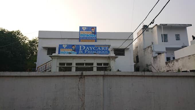 Minee Miracles, Jabalpur logo