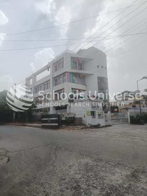 Apple Blossom School gallery image 4