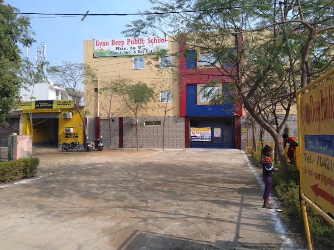 Gyan Deep School Ashok Vihar photo 2