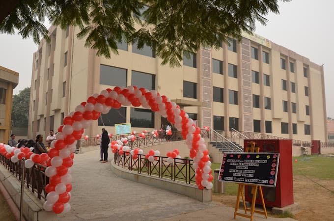 Meenakshi World School Sector 10a photo 1