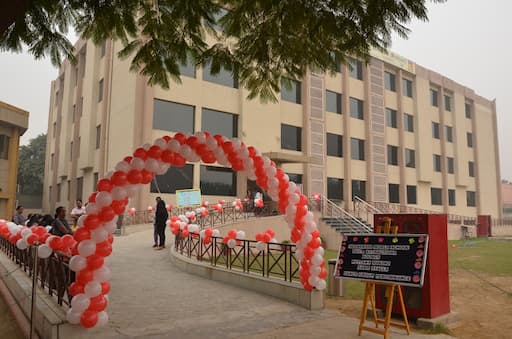 Meenakshi World School gallery image 1
