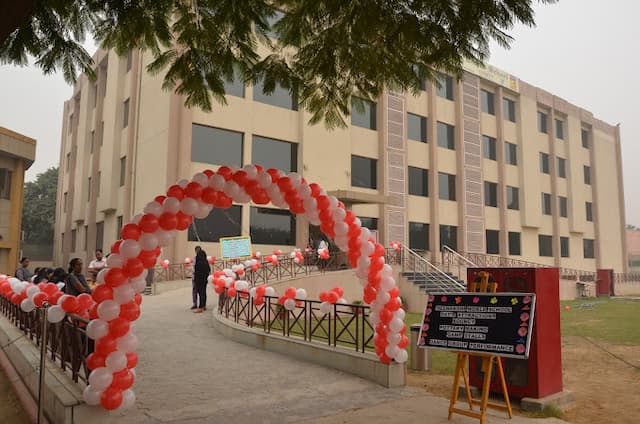 Meenakshi World School gallery image 1