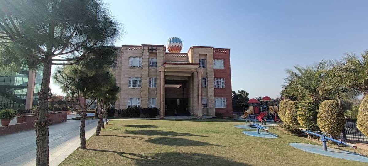 Made Easy School Sector 58 photo 3