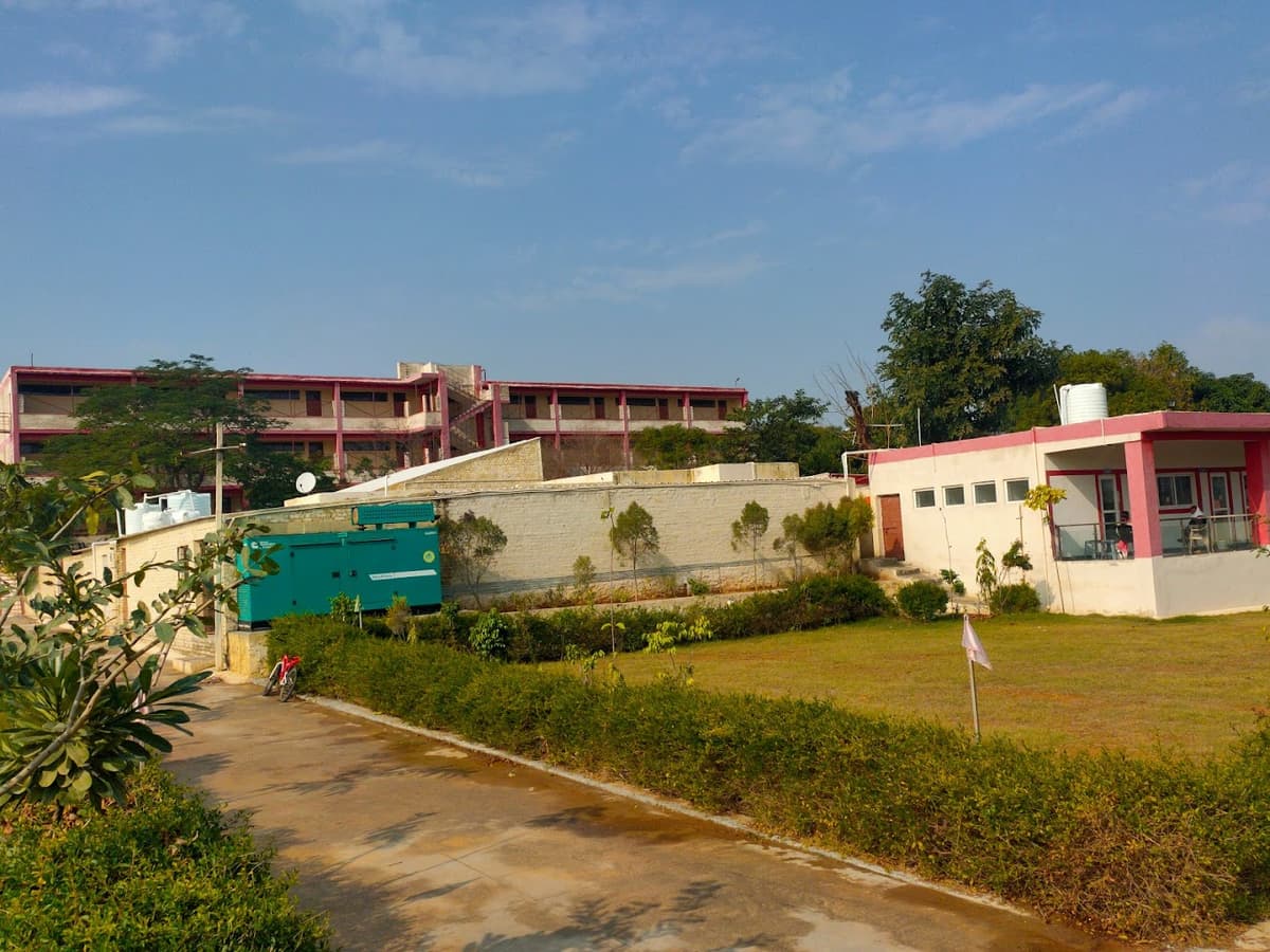 Ucskm Public School Sector 79 photo 2