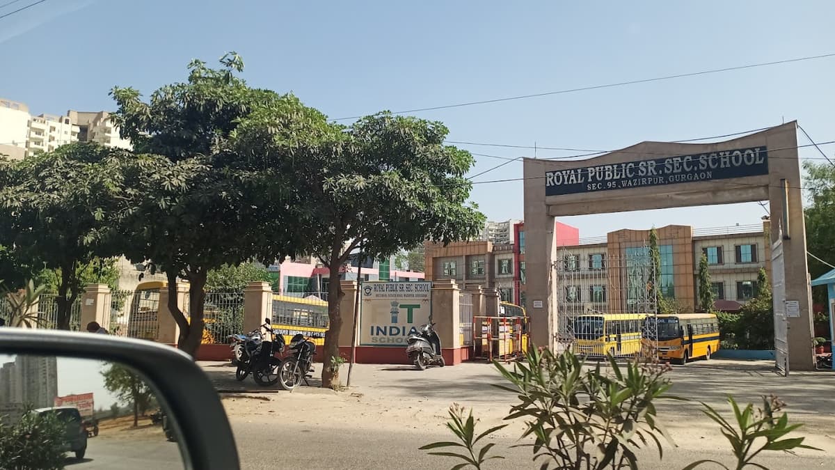 Royal Public Senior Secondary School Wazirpur photo 1