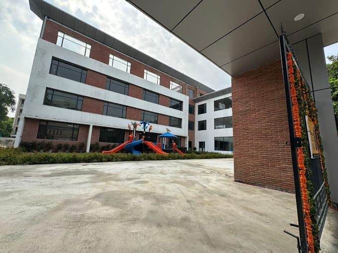 Opg World School Dlf Phase-2 photo 4