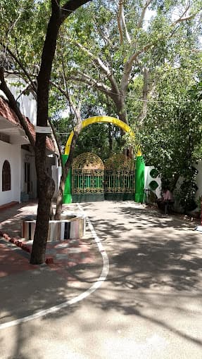 La Chatelaine Junior College photo 1