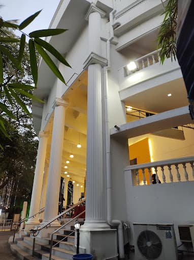 Lady  Andal  School gallery image 1