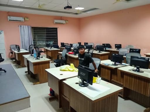 Shree Neelkanth Vidyapeeth International School gallery image 2