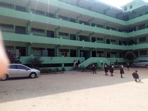 Sri Sarvajna Public School gallery image 3