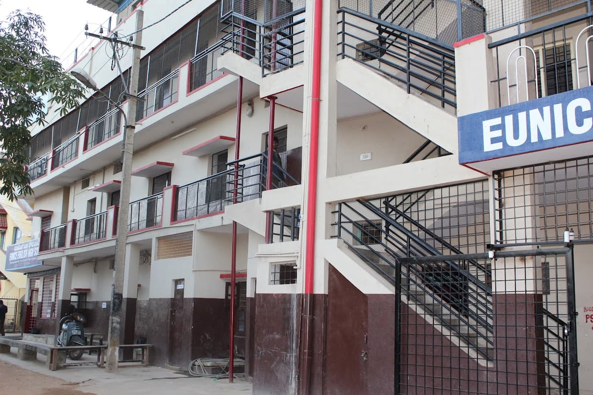 Eunice English High School photo 2