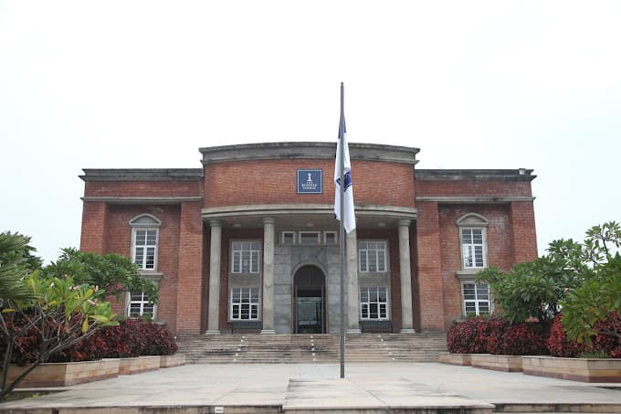 The Iconic School photo 2