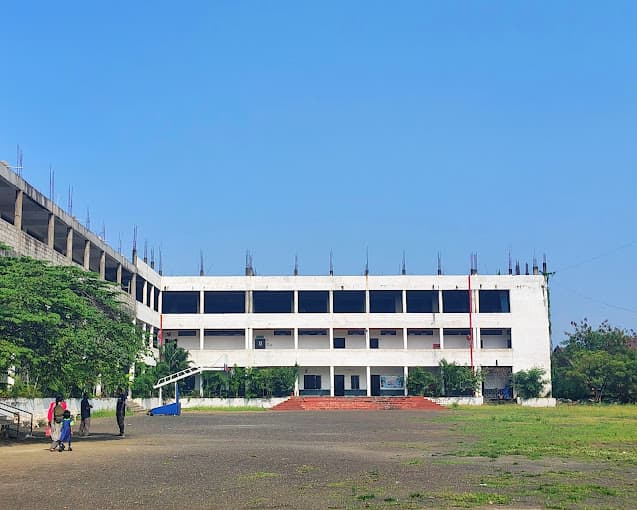 Tirpude Central School photo 1