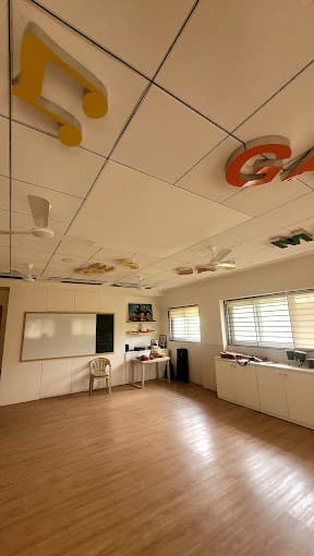 Vasudev C Wadhwa Arya Vidya Mandir School photo 2