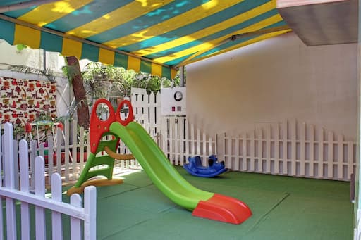 Little Feet gallery image 3