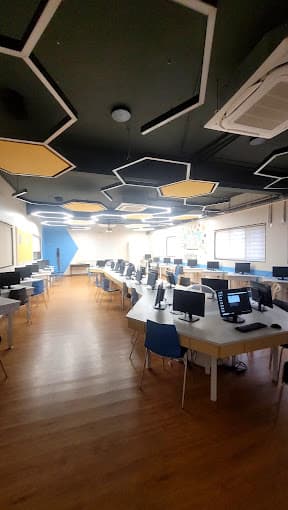 Vasudev C Wadhwa Arya Vidya Mandir photo 4