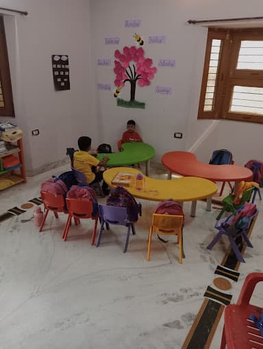 THE i-WORLD School Nipania photo 1