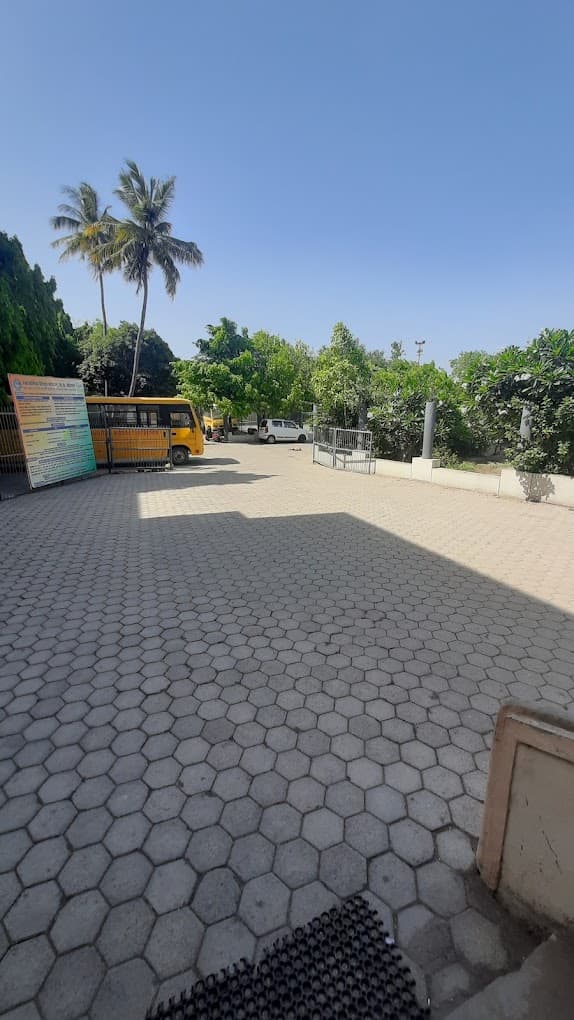 Kamla Nehru School Sanyogitaganj photo 1