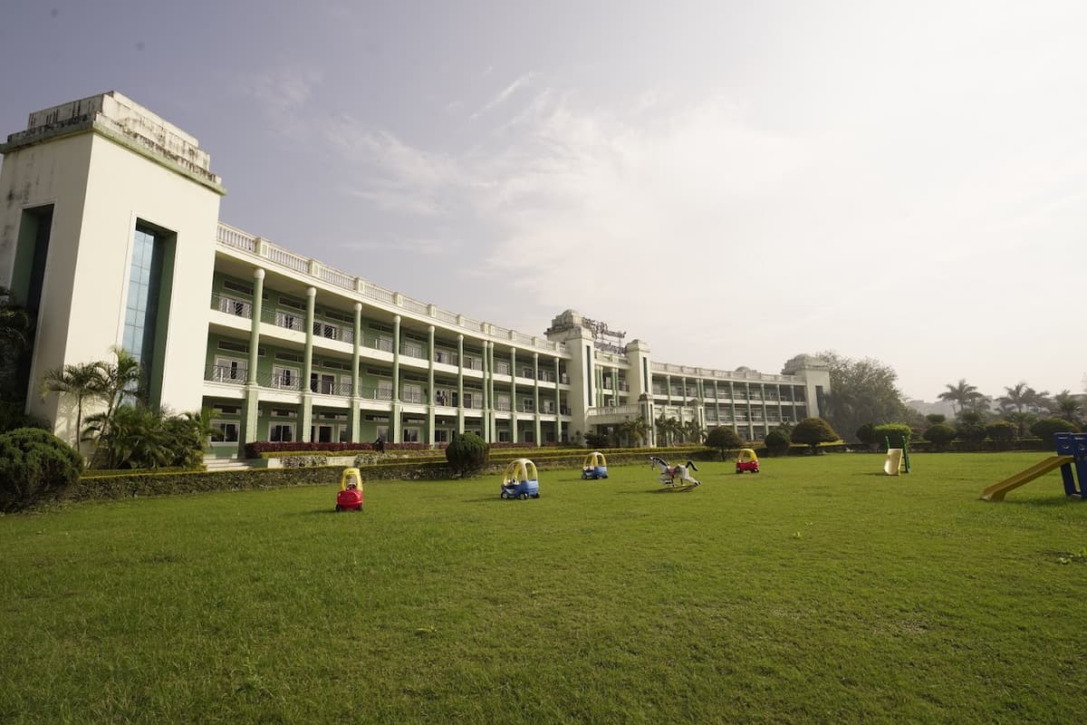 The Bhavans' Prominent International School Nipania photo 4