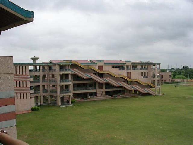 Delhi Public school gallery image 1