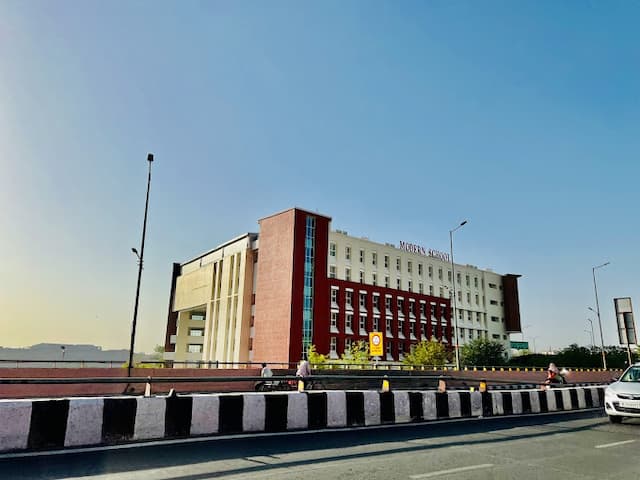 Modern School gallery image 1