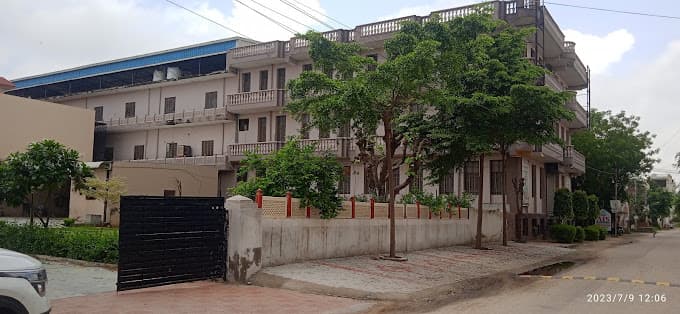 AIS School photo 5