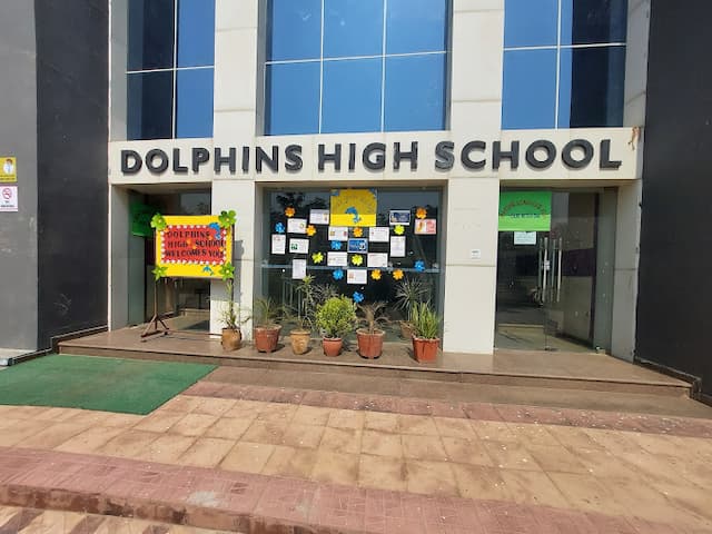 DOLPHINS HIGH SCHOOL (10+2 CBSE Affiliated) gallery image 2