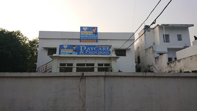 Minee Miracles, Jabalpur logo
