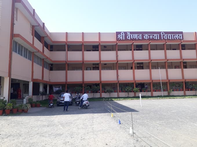 VAISHNAV KANYA UCCH MADHYAMIK VIDYALAYA Gumashta Nagar photo 1