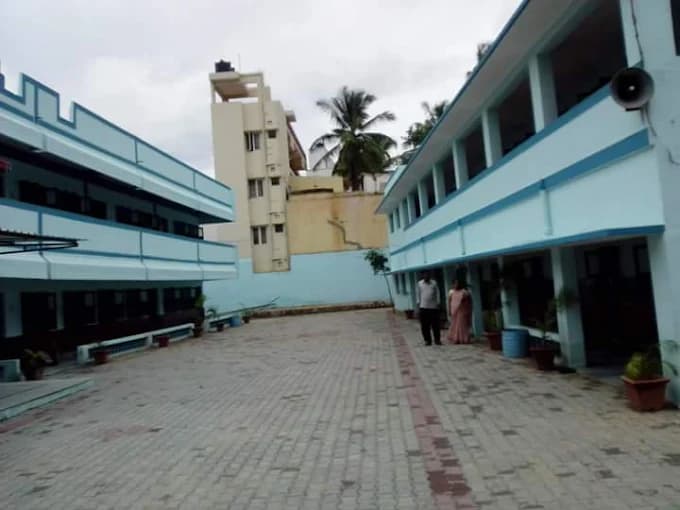 LCR English School Yashwantapura photo 2