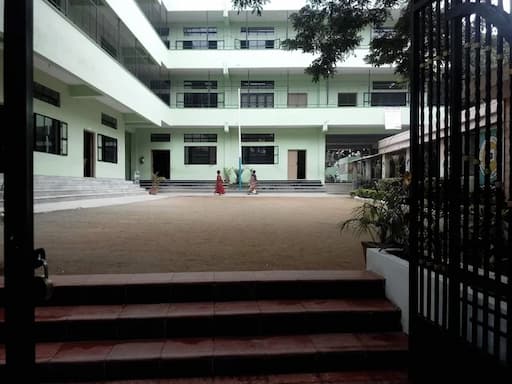 P N S School gallery image 5