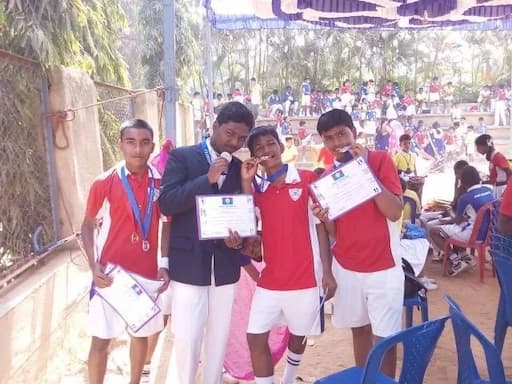 P N S School gallery image 10