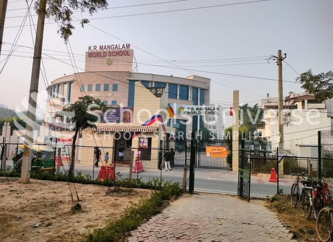 K.R. Manglam World School Sec 41 photo 1