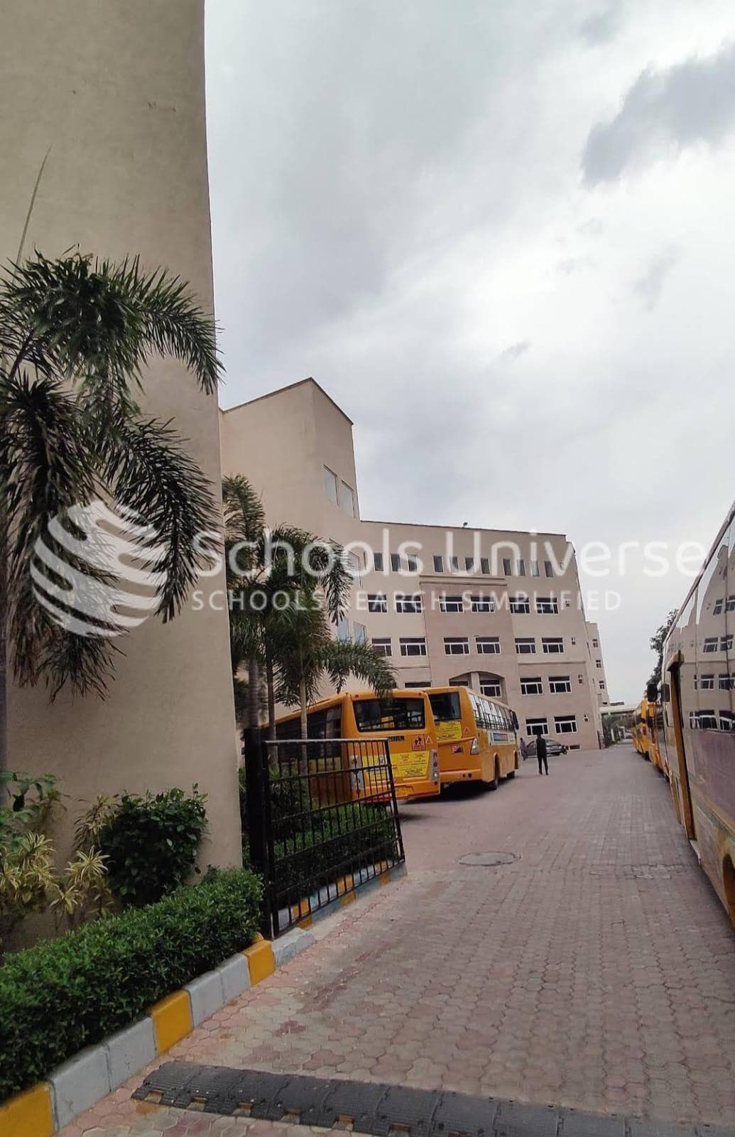 K.R. Manglam World School Sec 41 photo 2