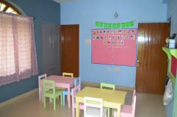 Yellow House photo 2