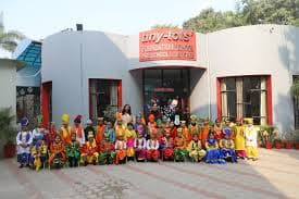 Tiny Tots Foundation School Sector 4 photo 3