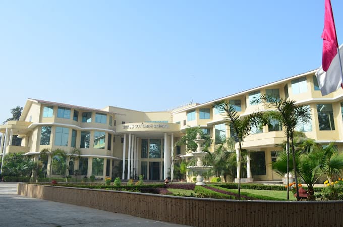 Swiss Cottage School Sector 23 photo 4