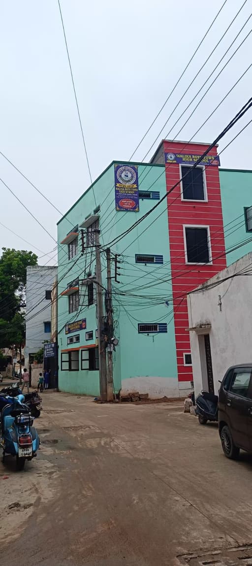 Malika Boystown High School Langar Houz gallery image 3