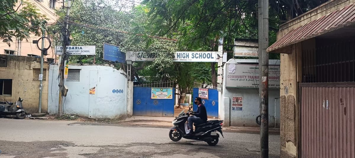 Safdaria Girls School Humayun Nagar photo 2