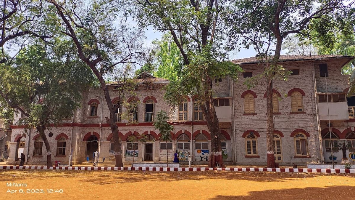 Huzurpaga Girls English Medium School Narayan Peth photo 3