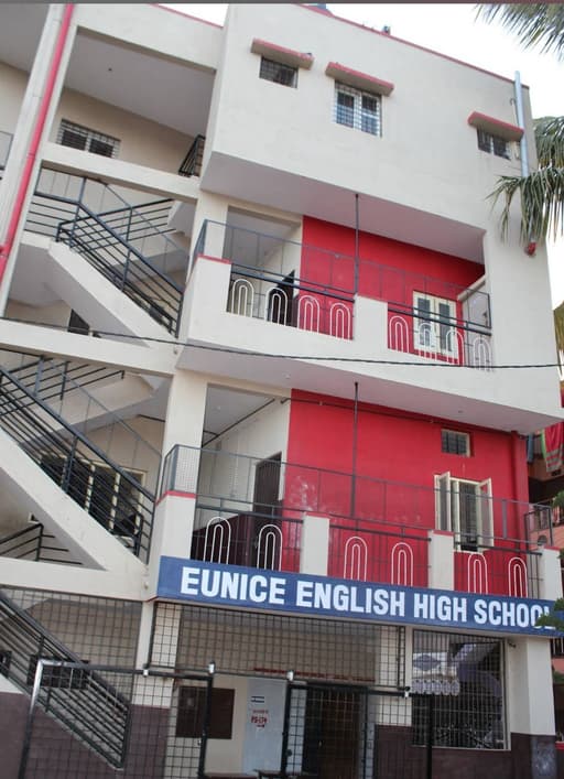Eunice English High School gallery image 2