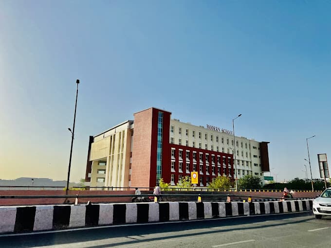 Modern School photo 9