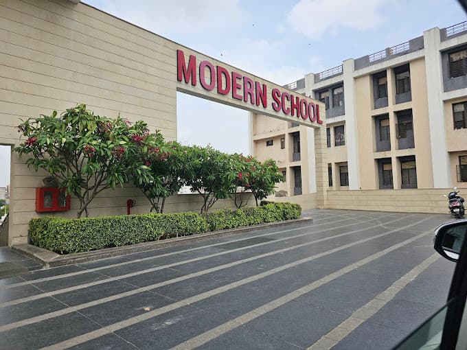 Modern School photo 2