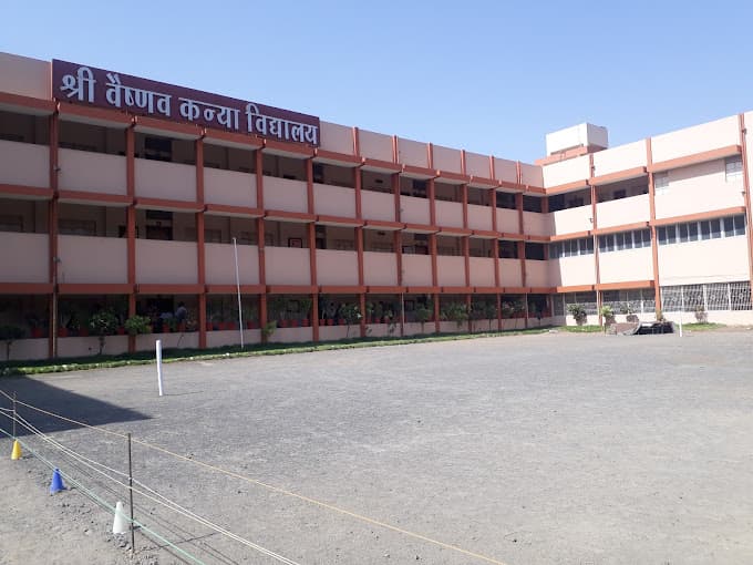VAISHNAV KANYA UCCH MADHYAMIK VIDYALAYA Gumashta Nagar photo 2