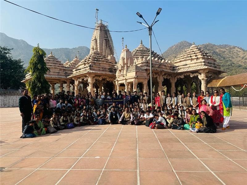 Shishu Bharti Sr. Sec. School Hiran Magri photo 1