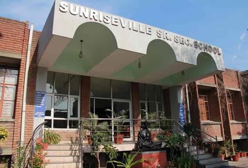 Sunriseville Sr. Sec. School Sector 25 gallery image 1