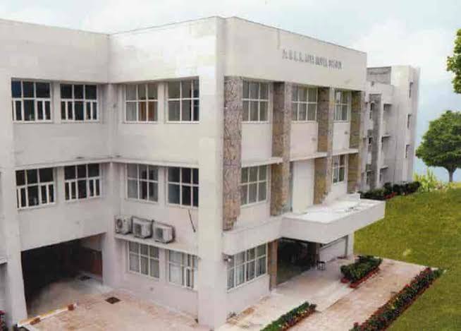 Dr M K K Arya Model School photo 1