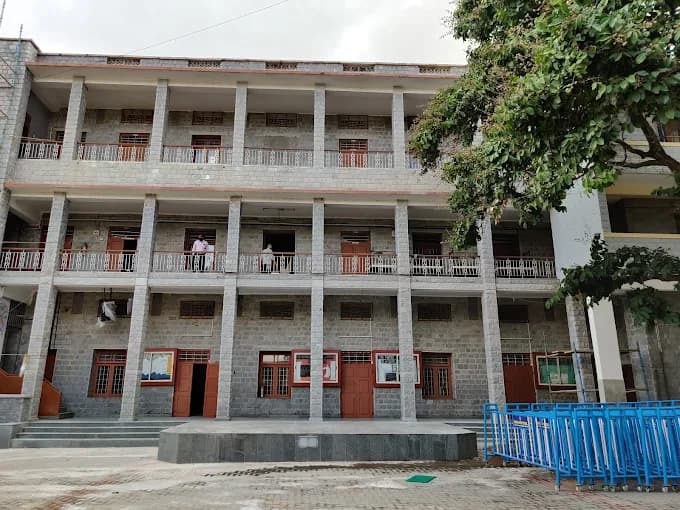 Sophia High School High Grounds photo 8